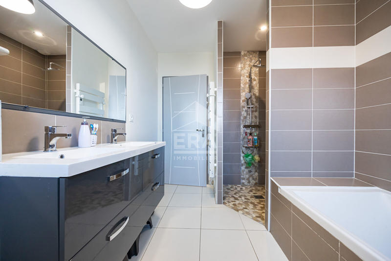 Maison - 122 m² - 6 pièces