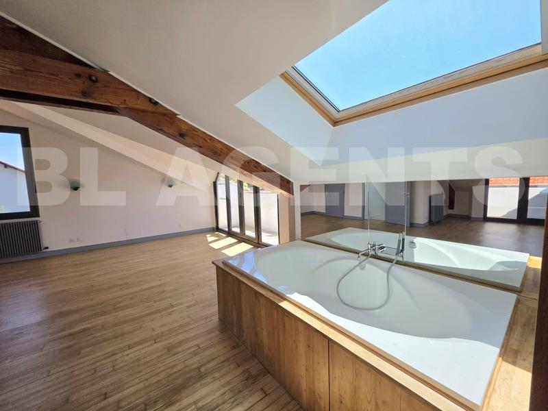 Maison - 240 m² - 6 pièces