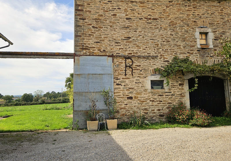 Propriété - 210 m² - 12 pièces