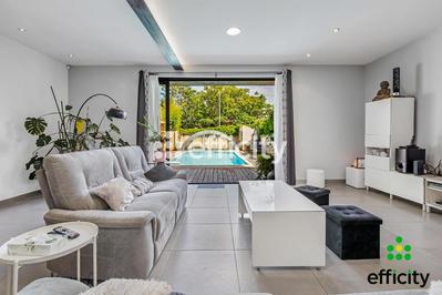 Demeure - 338 m² - 7 pièces