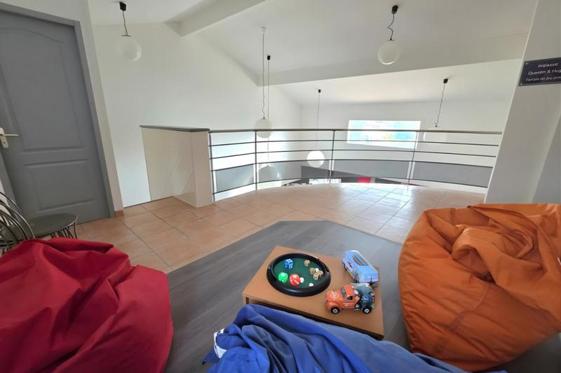 Villa - 208 m² - 208 pièces