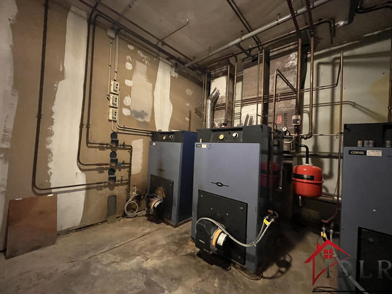 Appartement - 218 m² - 11 pièces