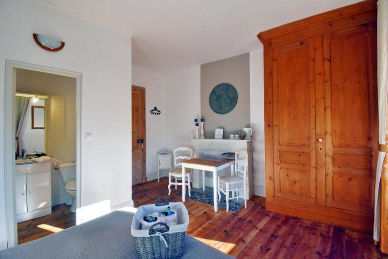 Maison - 328 m² - 12 pièces