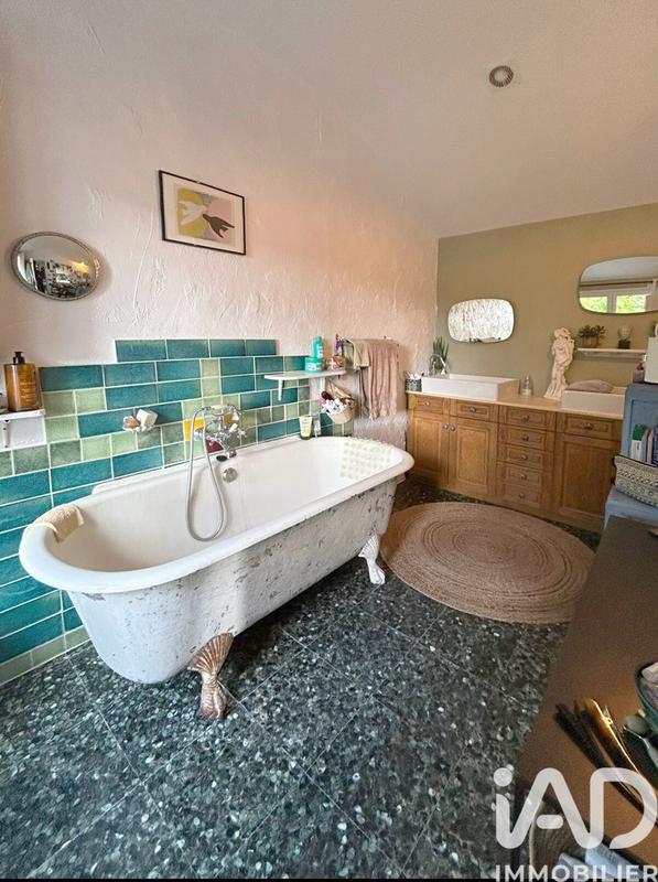 Maison - 230 m² - 8 pièces