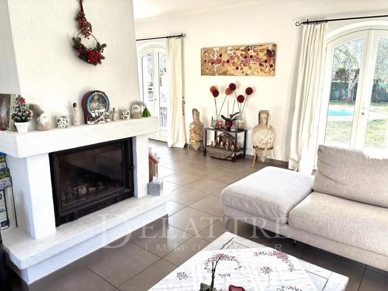 Propriété - 170 m² - 6 pièces