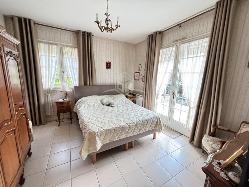 Maison traditionnelle - 203 m² - 7 pièces