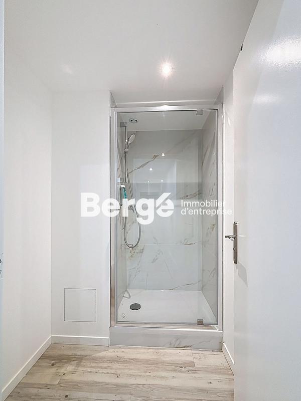 Bureau - 300 m² - 8 pièces