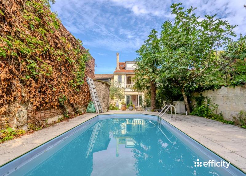 Maison bourgeoise - 250 m² - 8 pièces