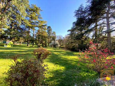 Maison - 450 m² - 11 pièces