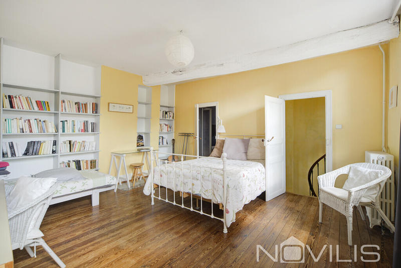 Maison de ville - 260 m² - 7 pièces