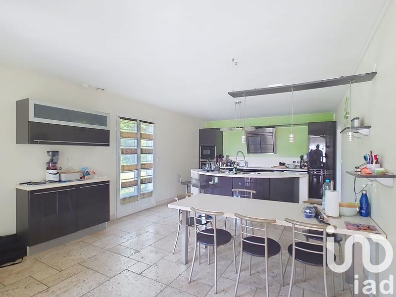 Maison - 220 m² - 8 pièces