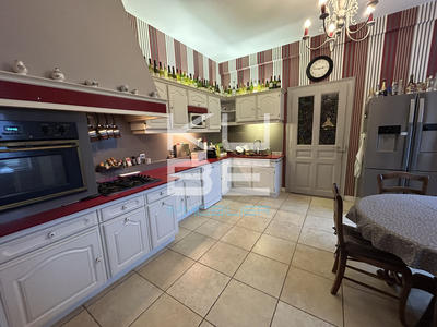 Maison - 280 m² - 12 pièces