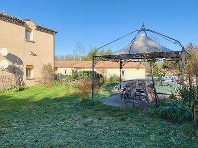 Propriété - 230 m² - 10 pièces