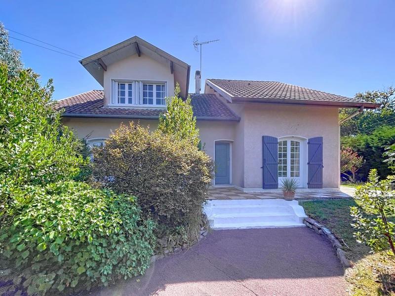 Maison - 193 m² - 8 pièces