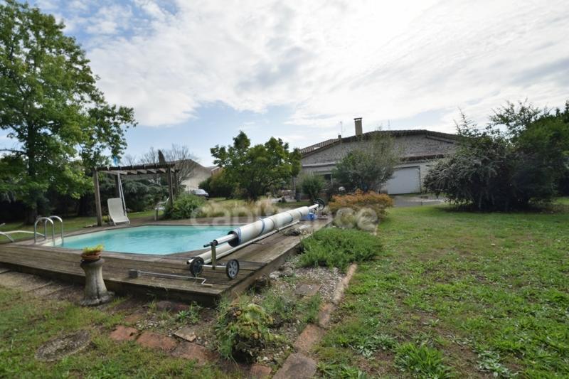 Maison - 265 m² - 7 pièces