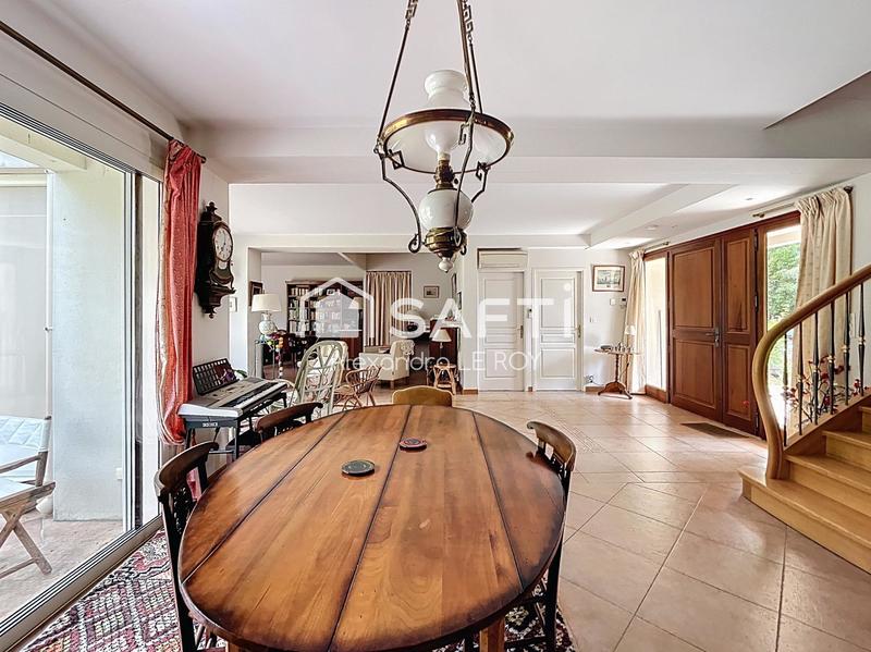 Maison - 209 m² - 6 pièces