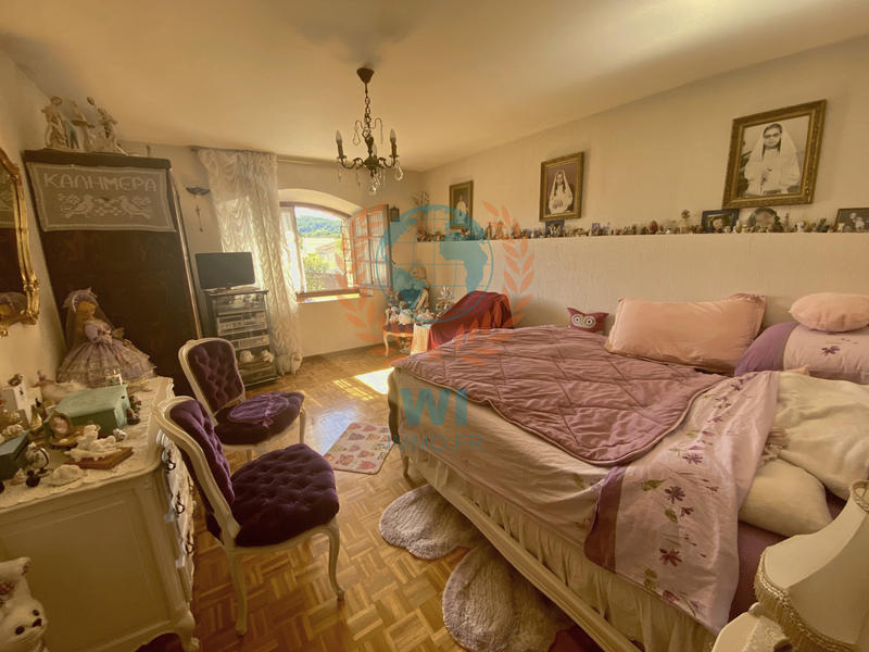 Maison - 420 m² - 17 pièces