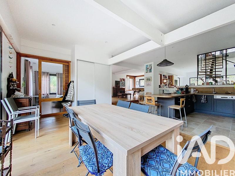 Maison - 208 m² - 8 pièces