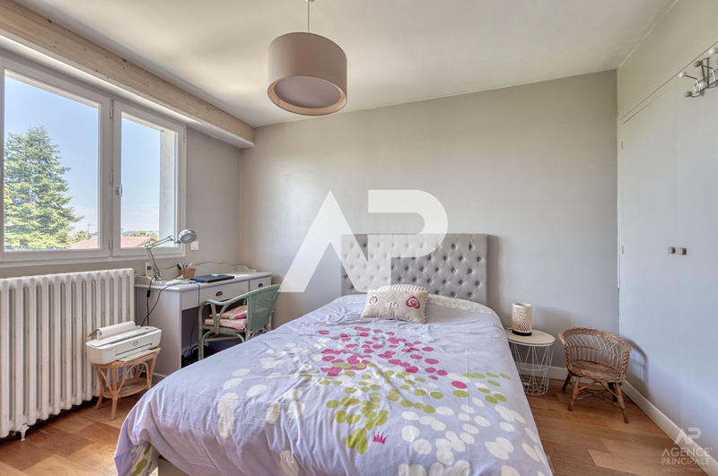 Maison - 176 m² - 8 pièces