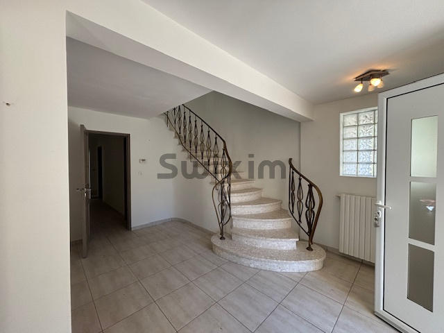 Maison - 221 m² - 7 pièces