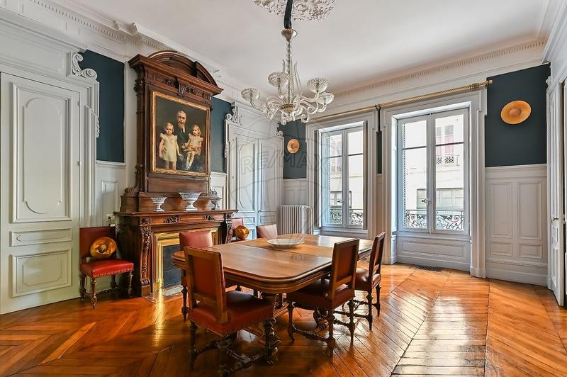 Appartement - 288 m² - 8 pièces