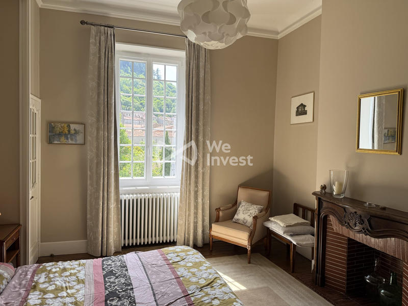 Maison - 268 m² - 9 pièces