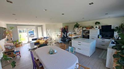 Maison - 95 m² - 4 pièces