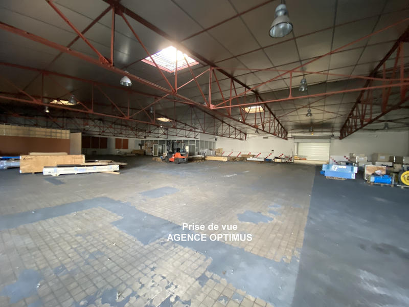 Local commercial - 2 100 m²