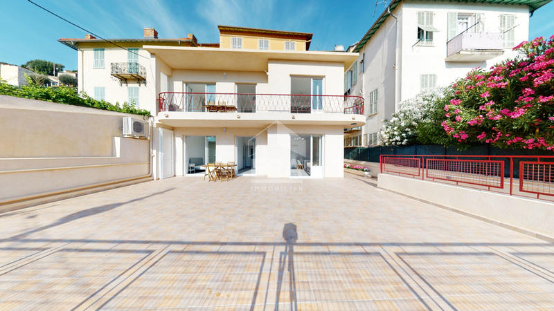 Maison - 167 m² - 9 pièces