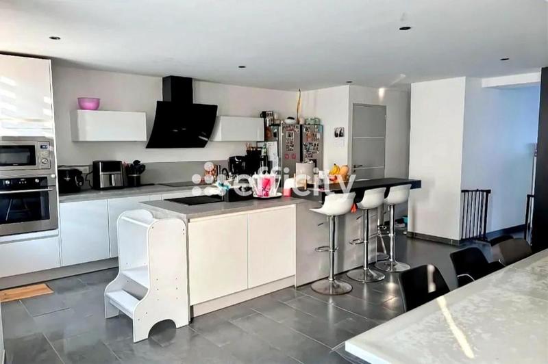 Maison - 136 m² - 5 pièces