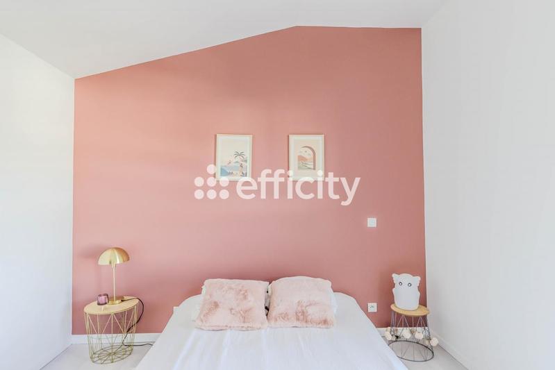 Villa - 260 m² - 9 pièces