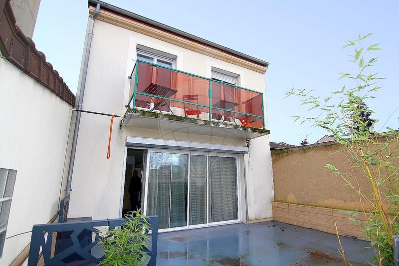 Maison - 142 m² - 9 pièces