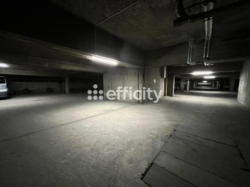 Parking / Garage - 12 m²