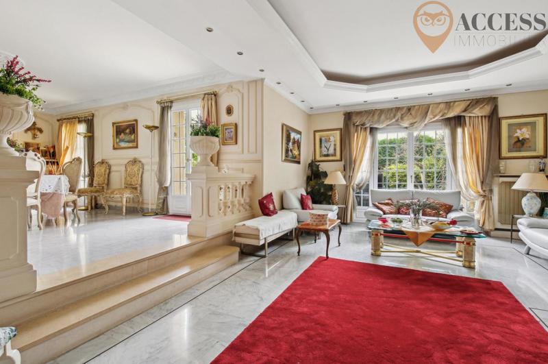 Maison - 180 m² - 8 pièces