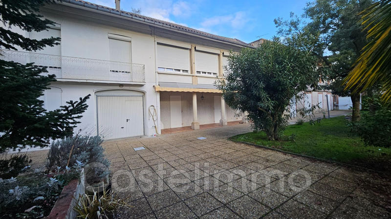 Maison - 635 m² - 14 pièces