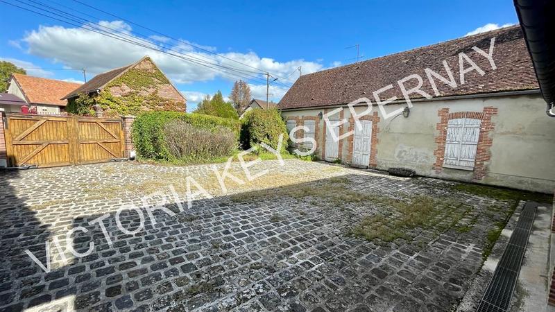 Propriété - 289 m² - 11 pièces