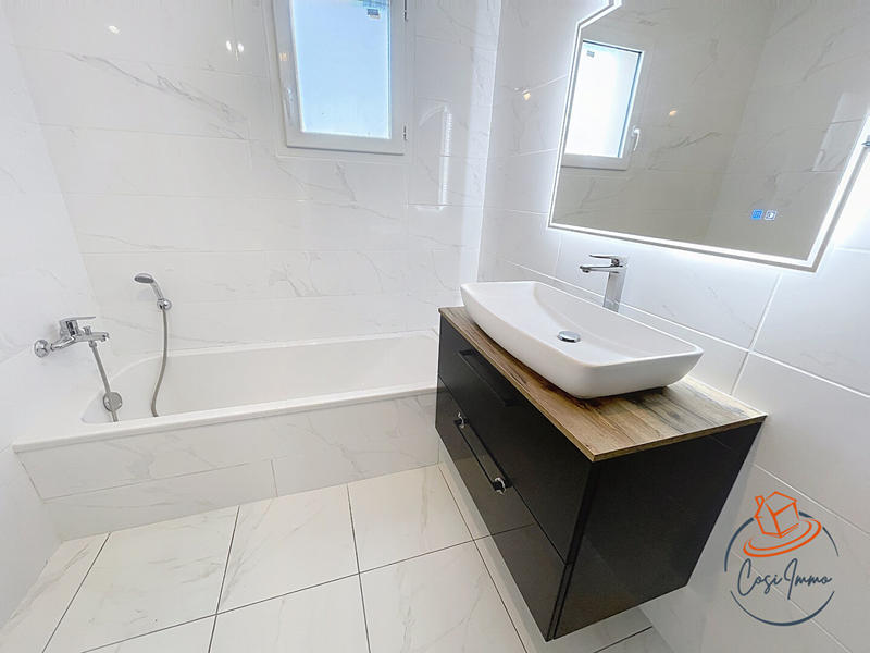 Maison - 93 m² - 4 pièces