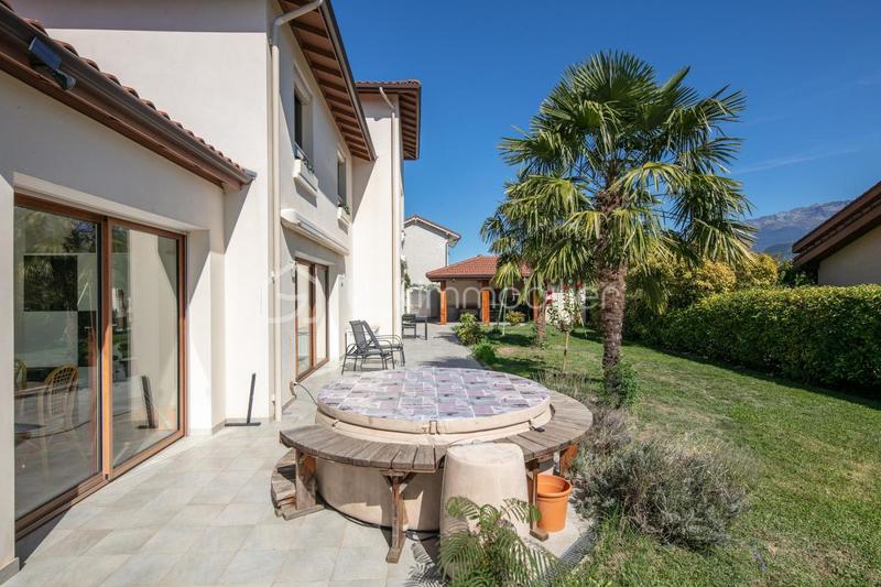 Maison - 221 m² - 9 pièces