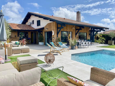 Maison - 165 m² - 9 pièces