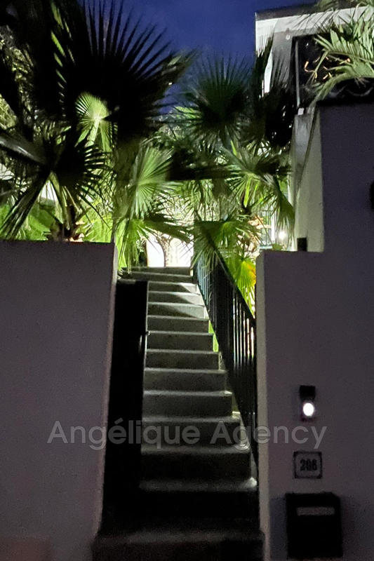 Demeure - 195 m² - 5 pièces