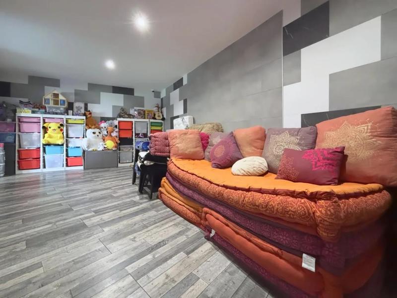 Maison - 241 m² - 8 pièces