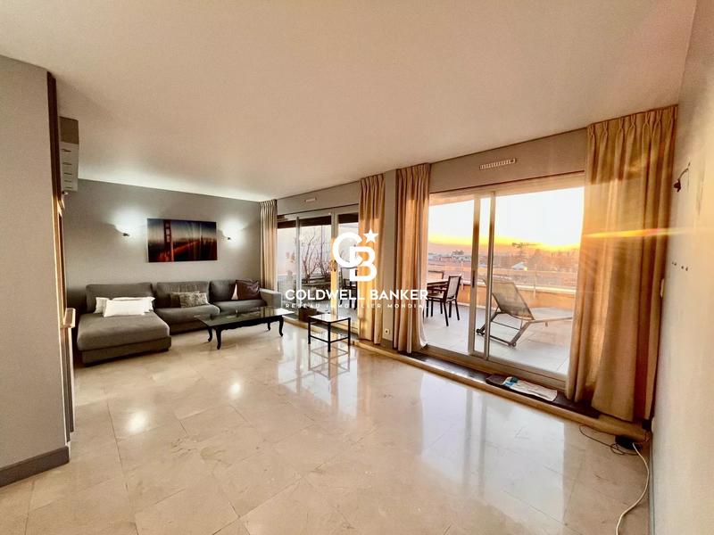 Appartement - 84 m² - 2 pièces