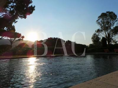 Propriété - 750 m² - 16 pièces