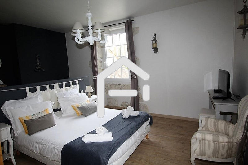 Maison - 943 m² - 24 pièces