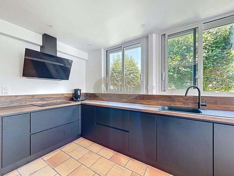 Maison - 207 m² - 10 pièces