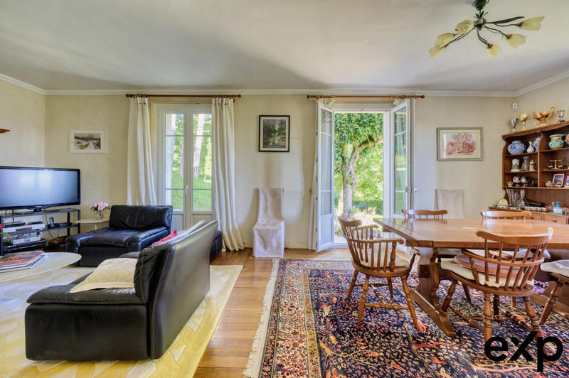 Maison - 196 m² - 7 pièces