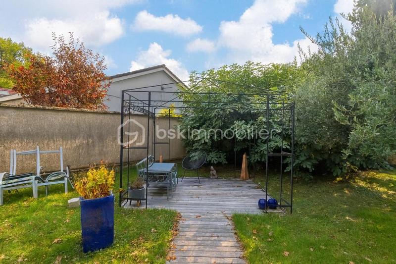 Maison - 201 m² - 7 pièces