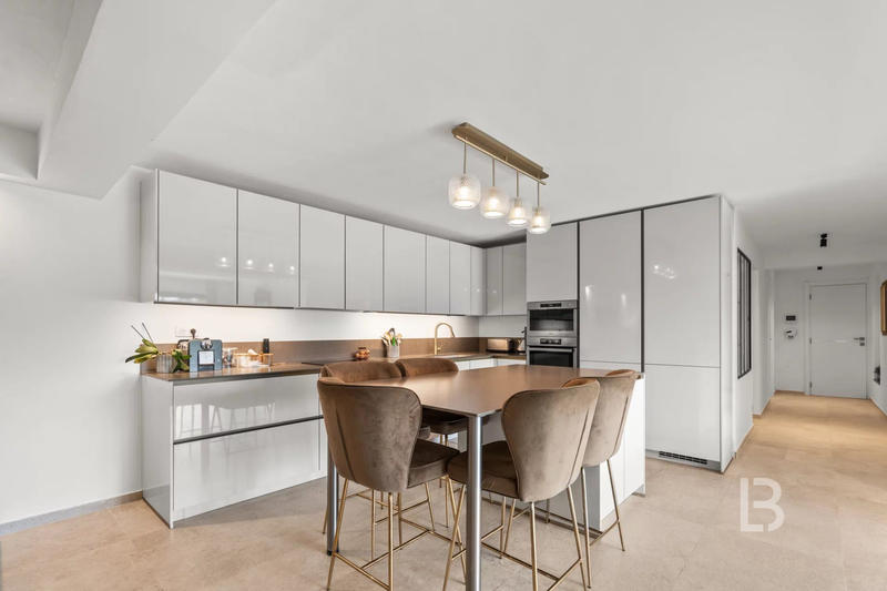 Maison - 315 m² - 8 pièces