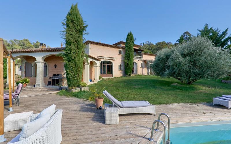 Maison - 255 m² - 6 pièces