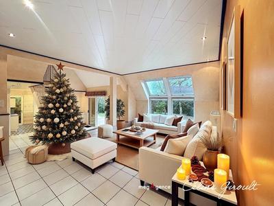 Maison - 213 m² - 9 pièces